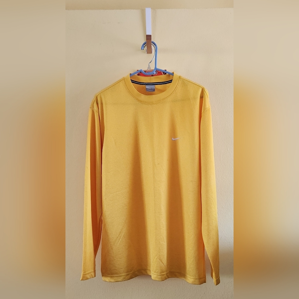 Nike Athletic Sport Gym Long Sleeve Shirt, men's size LARGE.